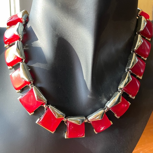 Charel Cherry Red & Silver Thermoset Parure- Necklace, Bracelet, Earrings, 1950s - Picture 4 of 16